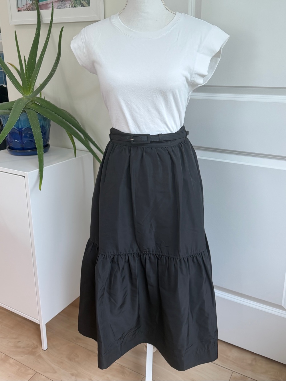 Women's Black ruffle Midi Skirt with Slim Waist Belt